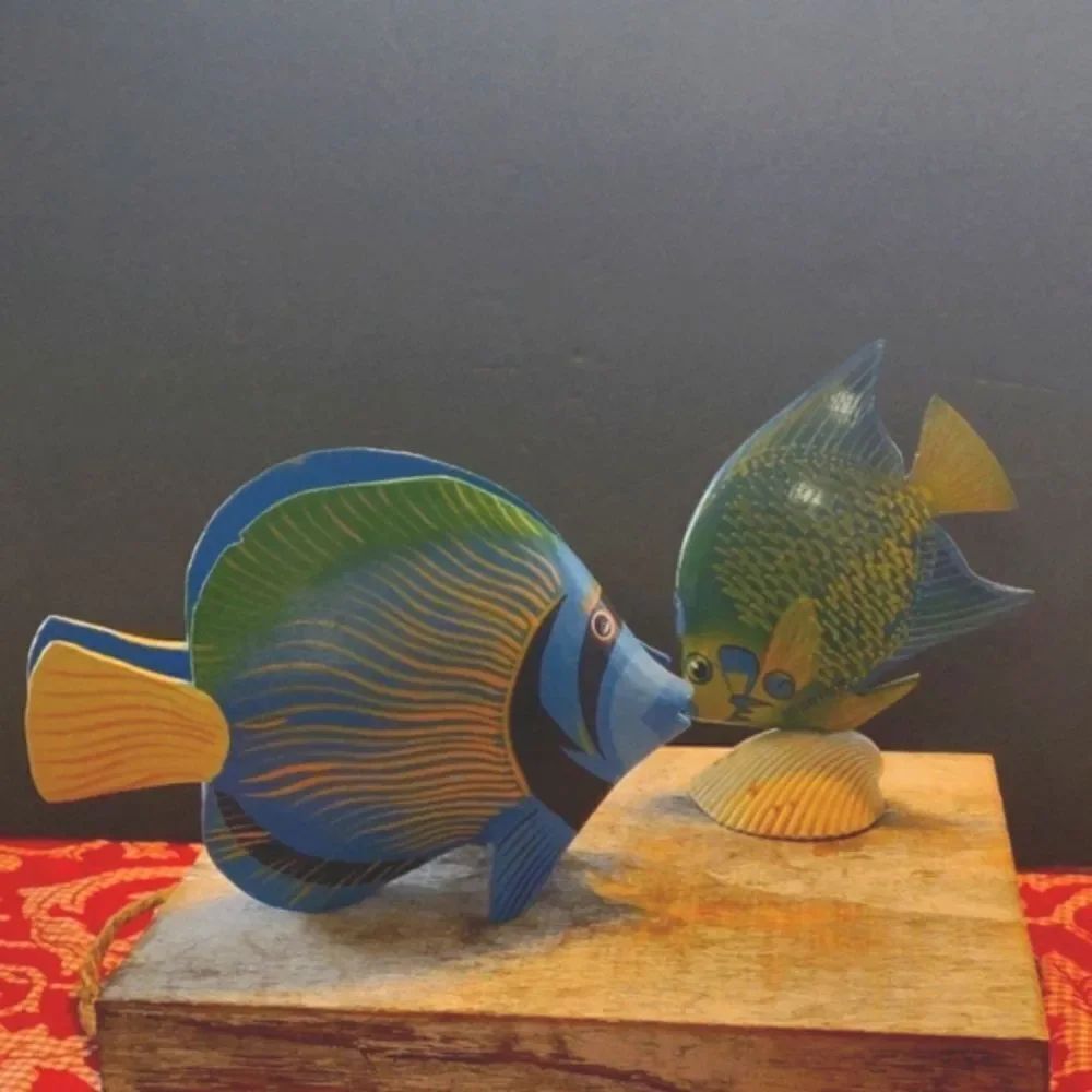 👍 Tropical Fish Figure and Napkin Holder. C1